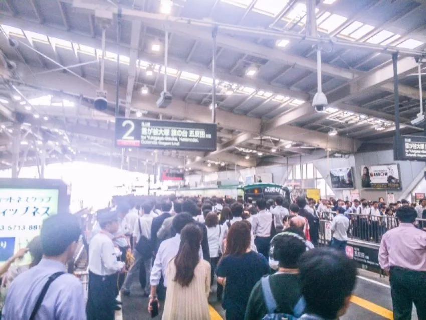 そろそろ限界…満員電車で通勤ストレスを感じる人は95％に到達