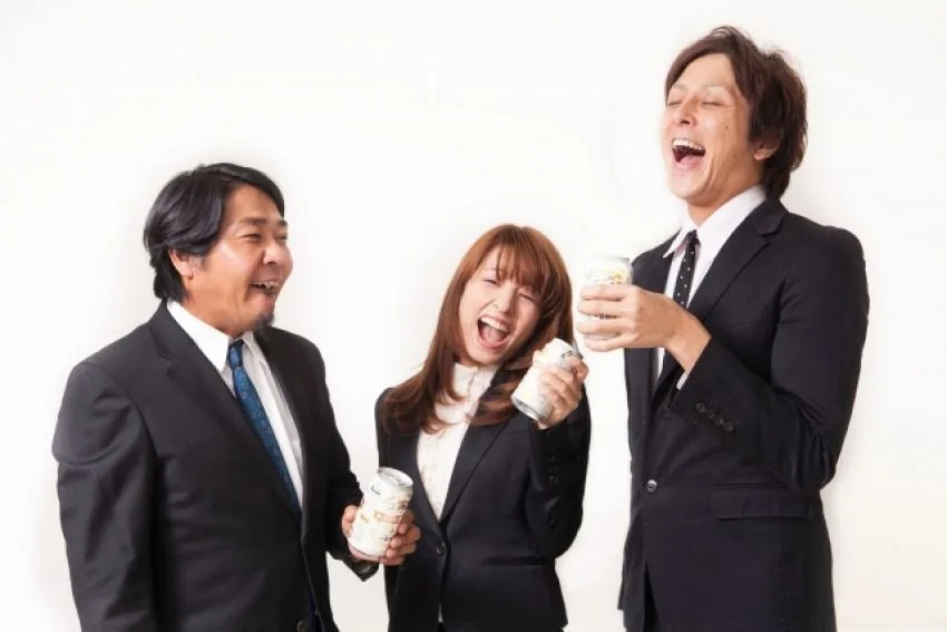 アルコールを飲みながら打合せ?!アルコールブレストで創造性をミーティングに持ち込め