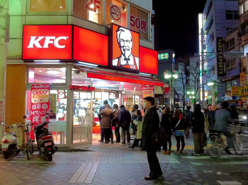 クリスマスにフライドチキンを食べる習慣ができたのは何故?