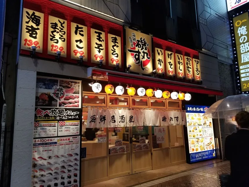 磯丸すしを「外観パクリ」で訴えるや台ずしに果たして勝算はあるか?